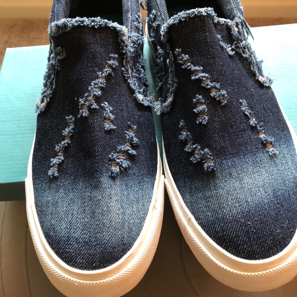 Blowfish Frayed Denim Sneaker Size 11